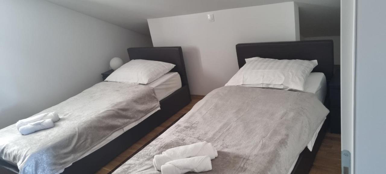 Florena Novalja Exteriör bild