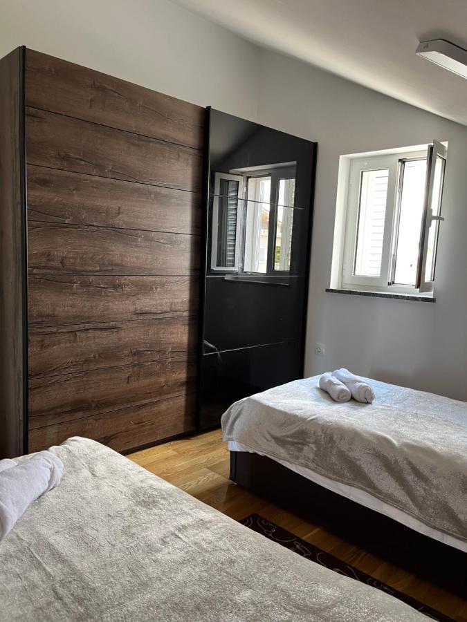 Florena Novalja Exteriör bild