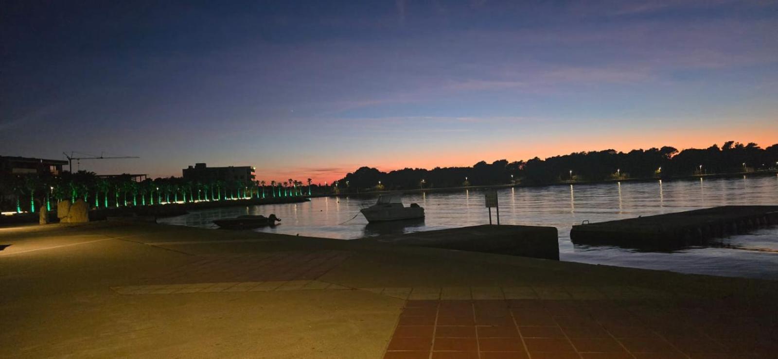 Florena Novalja Exteriör bild